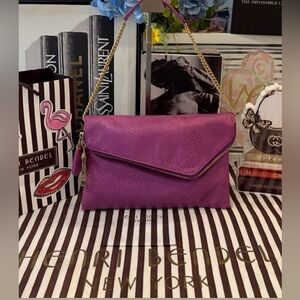 HENRI BENDEL BAG/CLUTCH W/ORIGINAL MIRROR - LEATHER/FAUX SNAKESKIN “LADY WALKING